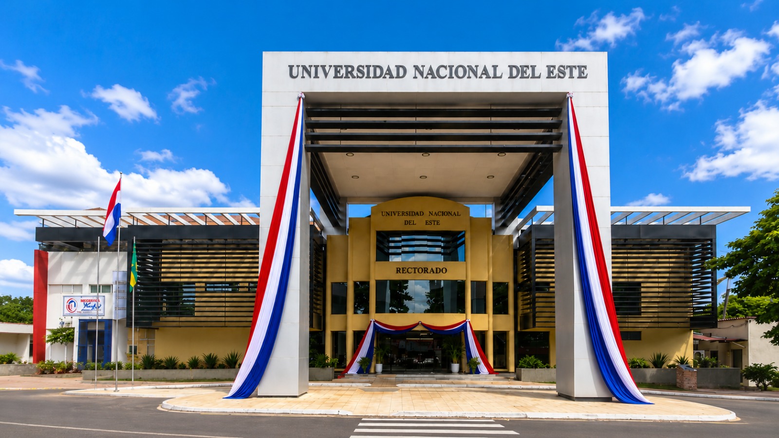Fachada de la Universidad Nacional del Este