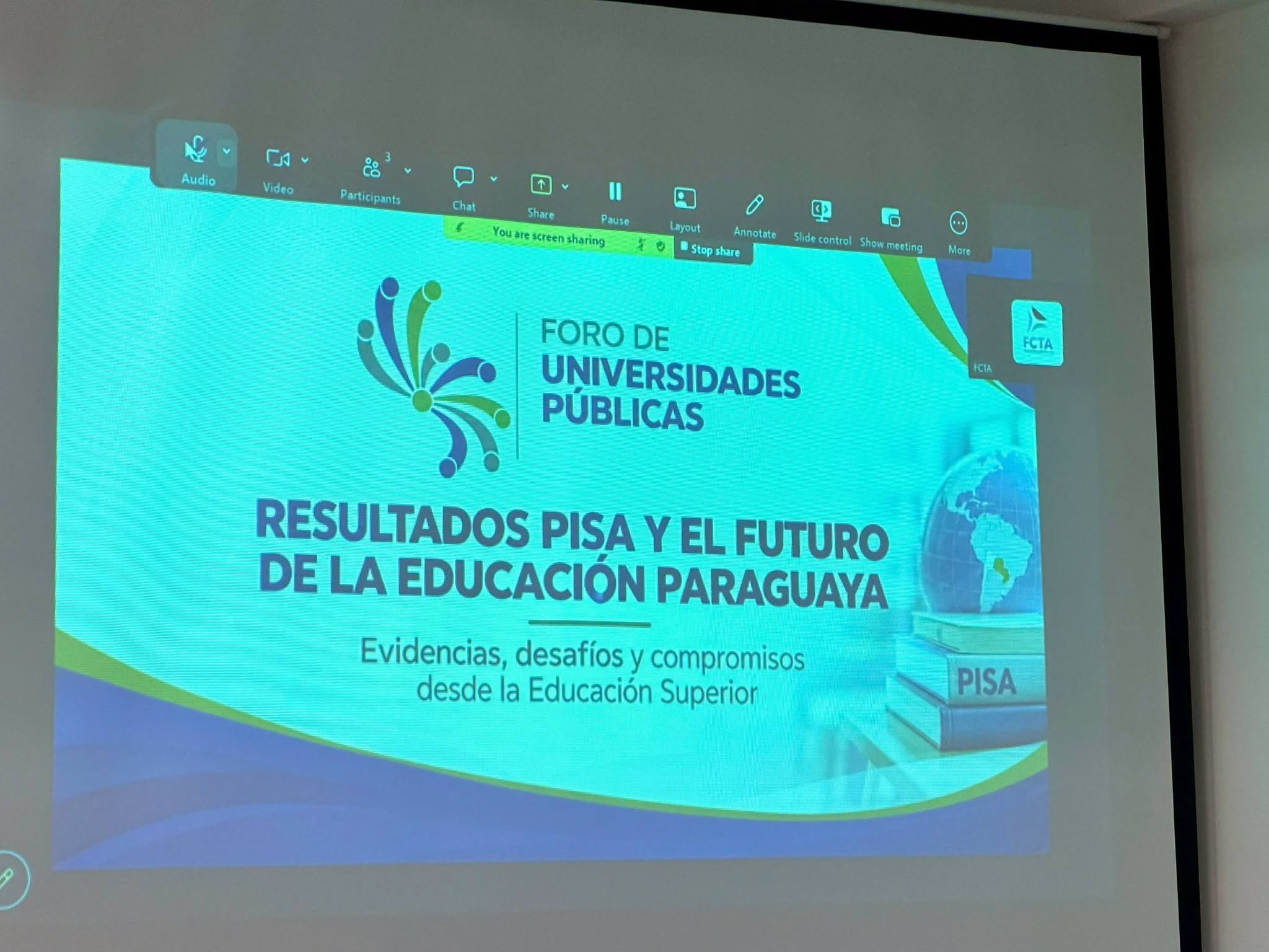 UNE participó del Foro de Universidades Públicas sobre los resultados PISA