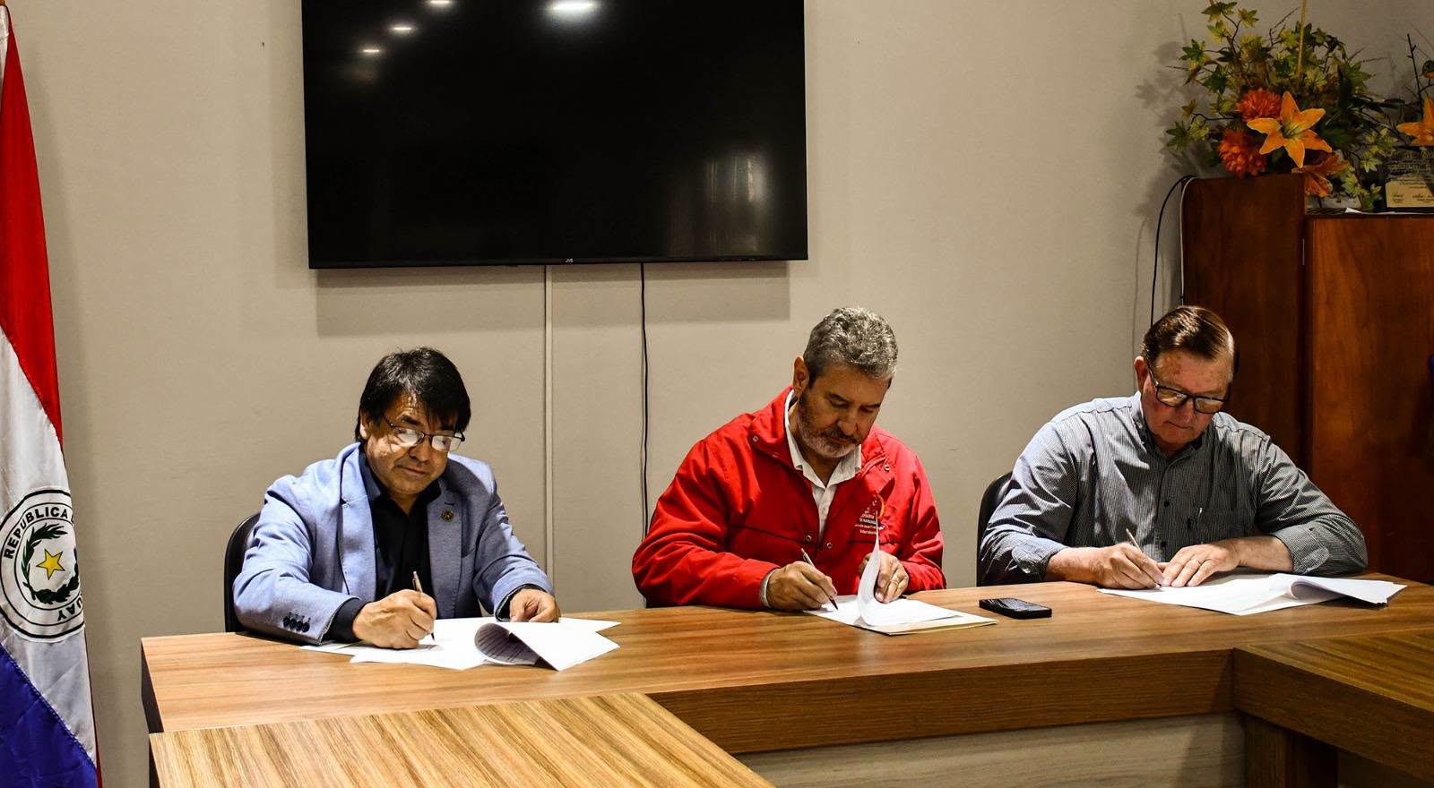 Firman convenio para mejorar instalaciones de la Filial Naranjal